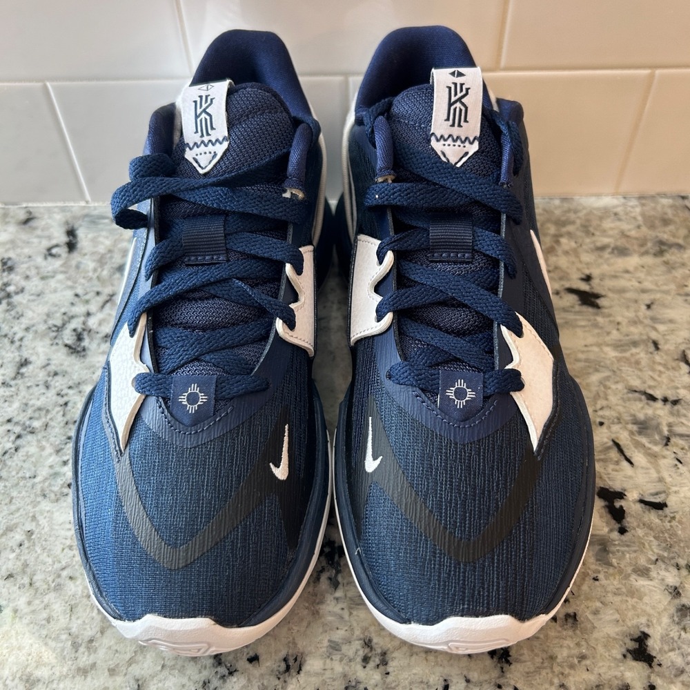 KYRIES D09617-400‎ Midnight Navy Blue & White Nikes Size 5
